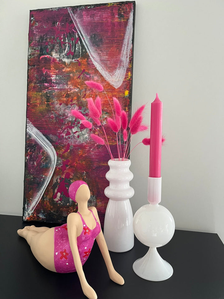 Figur mit Badeanzug in Pink oder Orange