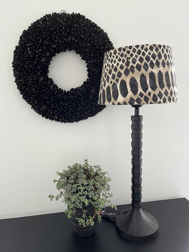 Stehlampe im Leo-Look