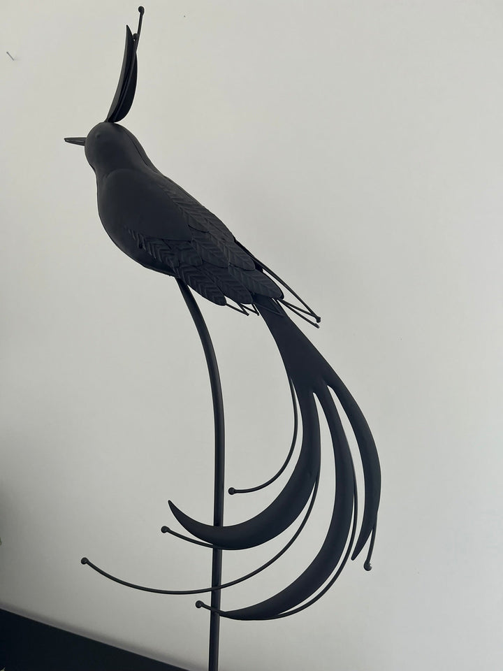 Metallvogel auf Metallständer
