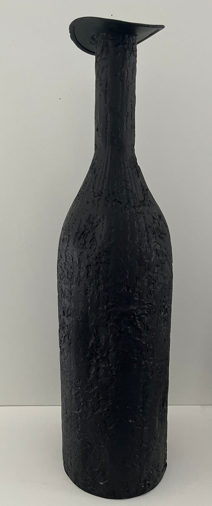 Schwarze Metall Vasen mit Struktur