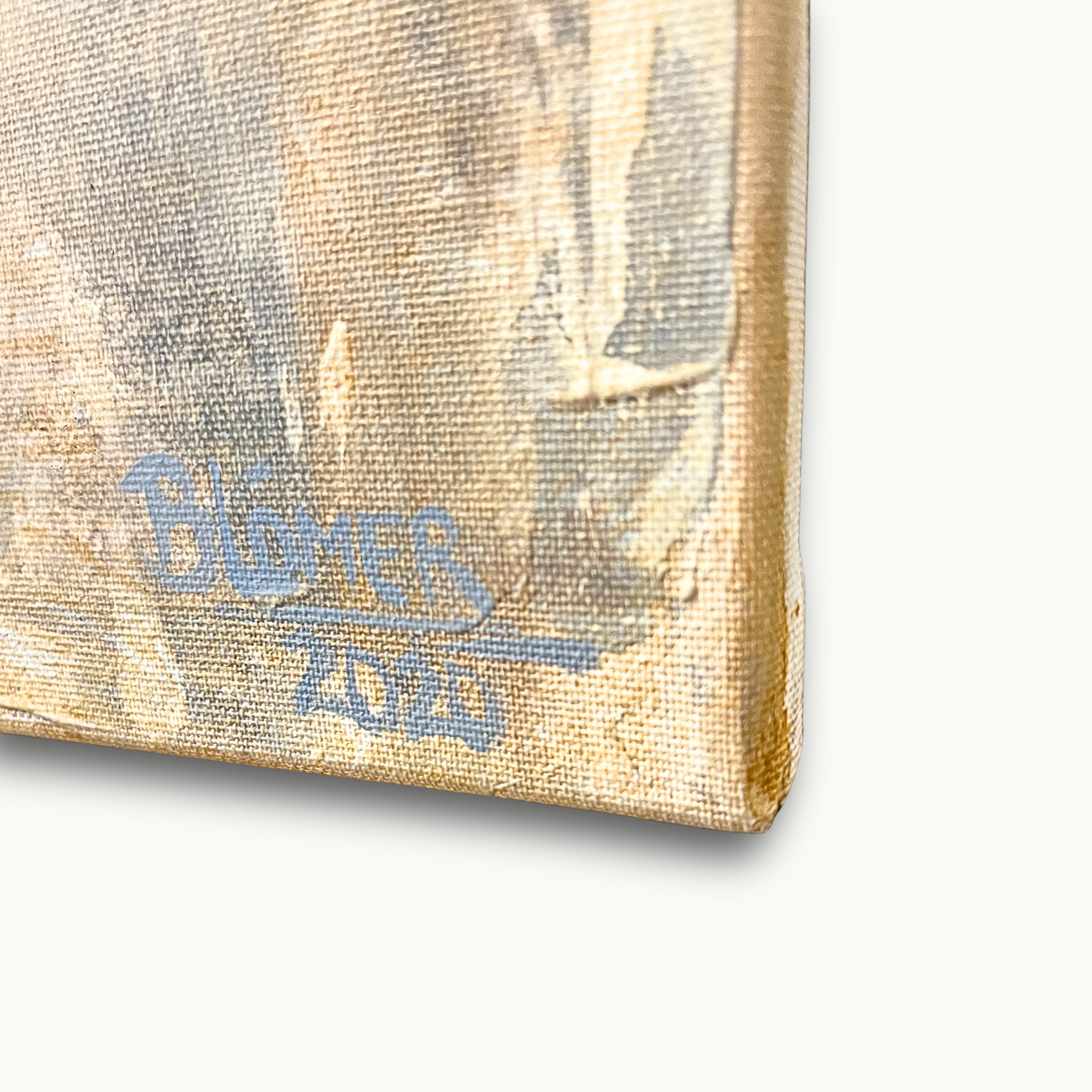 Detailaufnahme der Signatur auf dem handgemalten Acrylbild von Atelier B mit sichtbarer Leinwandstruktur und goldenen Farbakzenten.