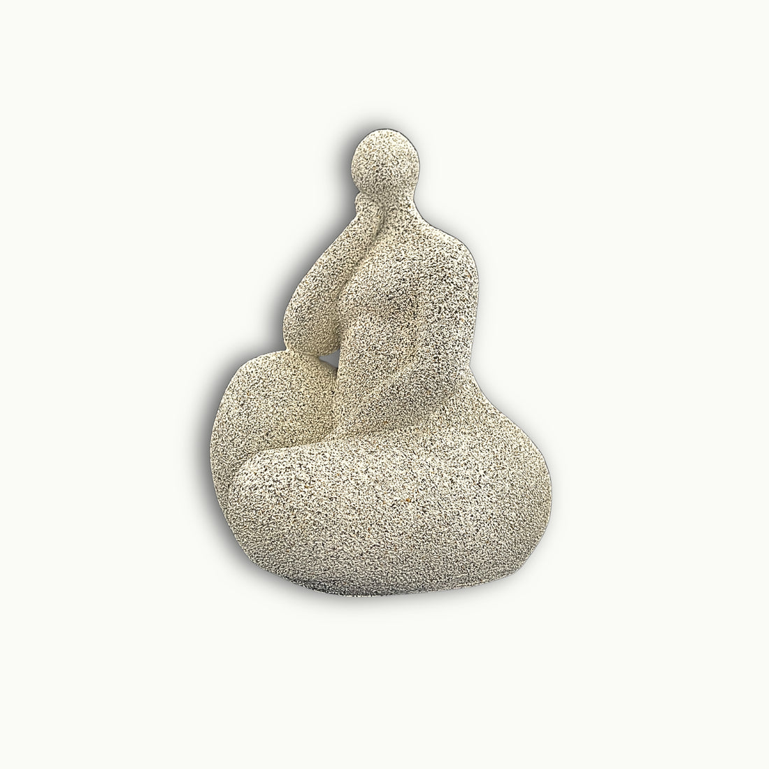 Moderne Dekofigur sitzend in nachdenklicher Pose aus Keramik in heller Steinoptik