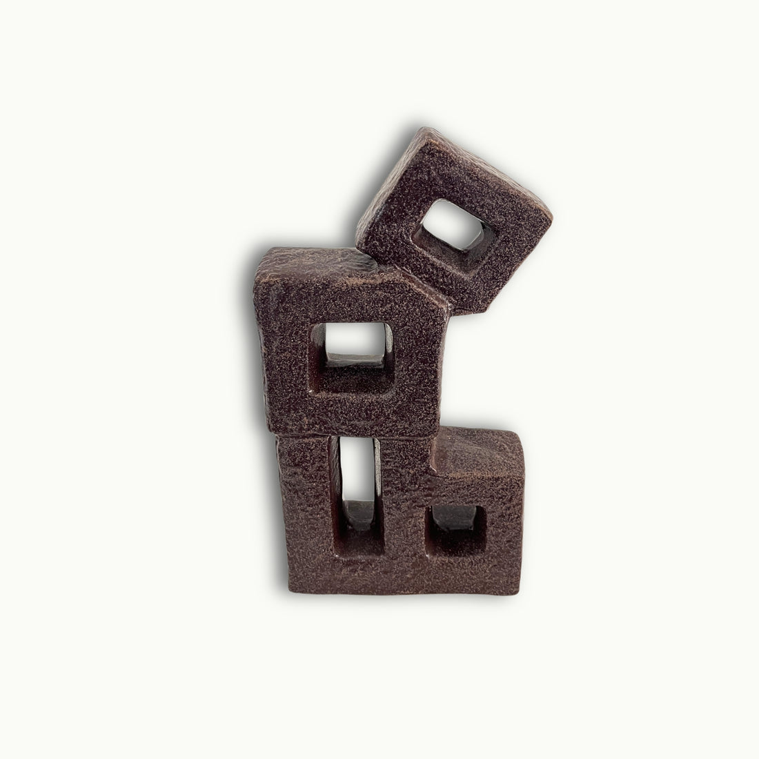 Abstrakte Deko Skulptur in Würfelform mit geometrischem Design als moderne Wohnraumdekoration