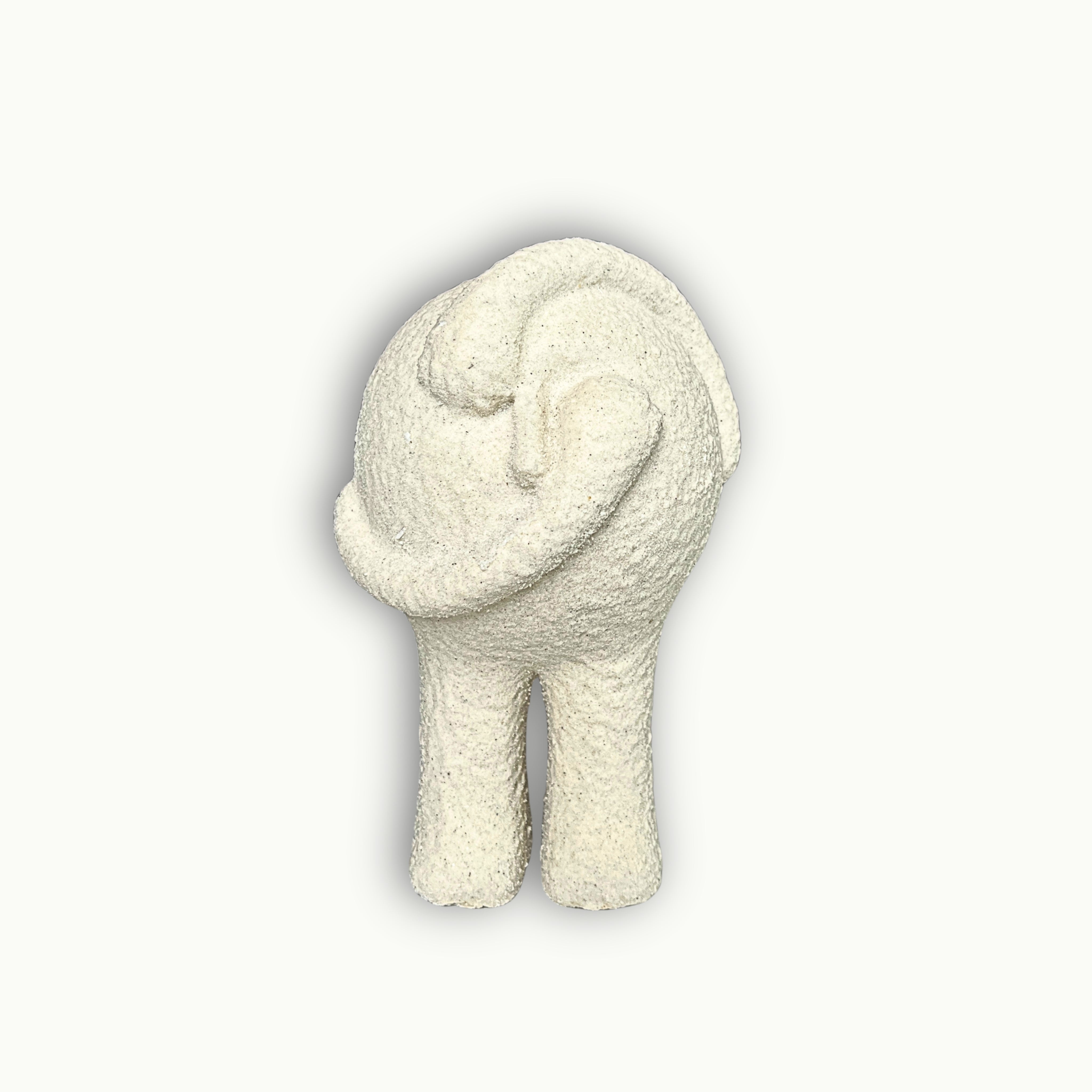     Abstrakte Kunstfigur mit strukturierter Oberfläche