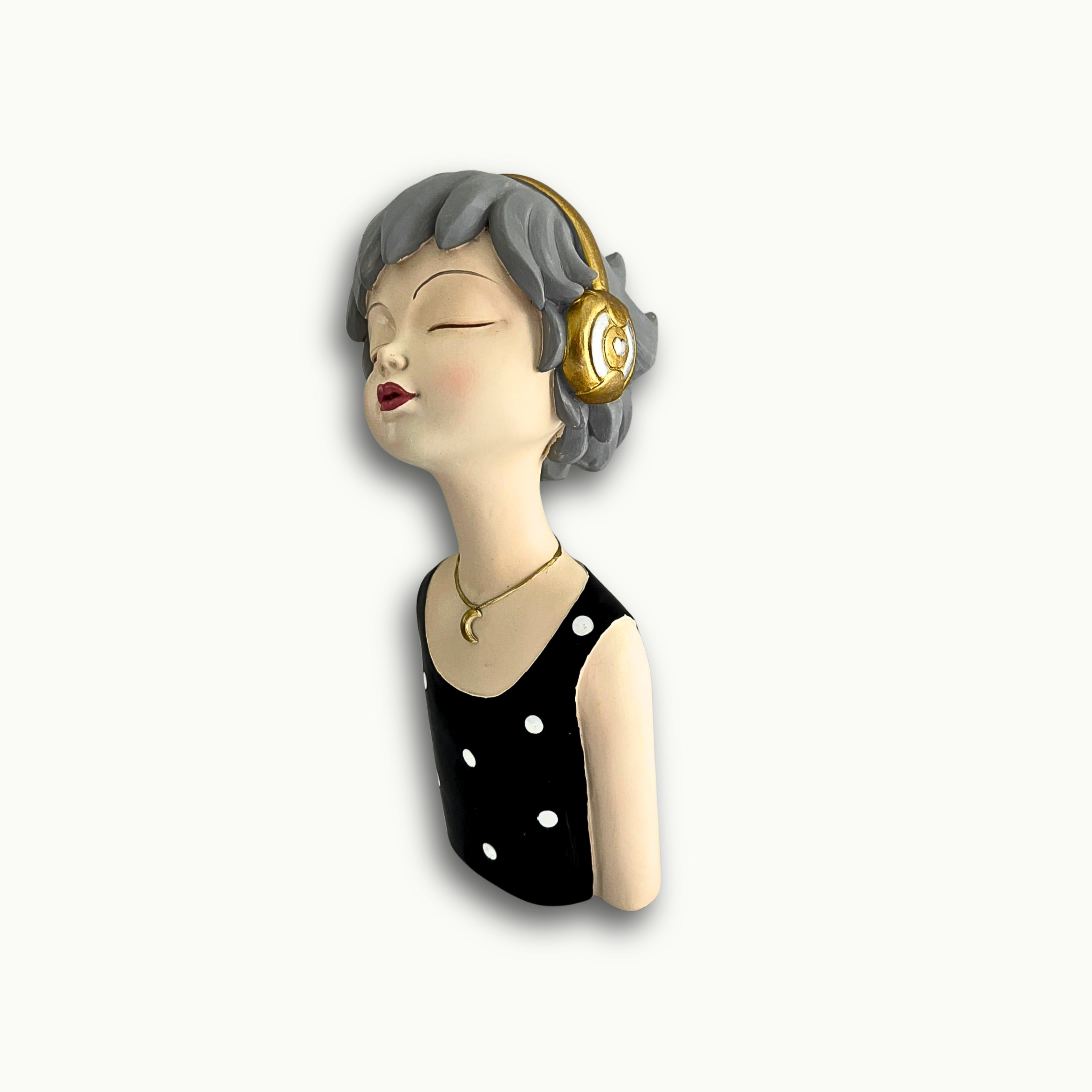 Moderne Dekofigur einer Frau mit Kopfhörern, geschlossenen Augen und stilvollem Design