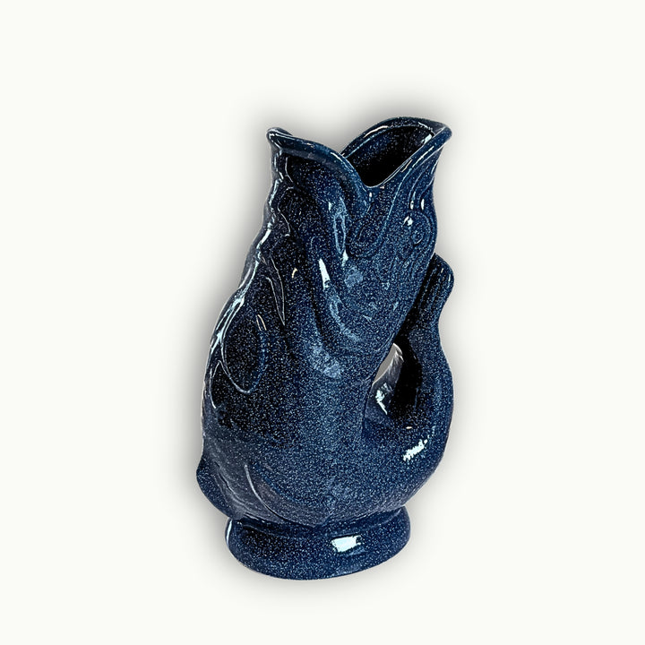 Dekorativer Fisch aus dunkelblauer Keramik mit glänzender Glasur und strukturierter Schuppenoptik als maritime Vase und Wohnraumdekoration 2.
