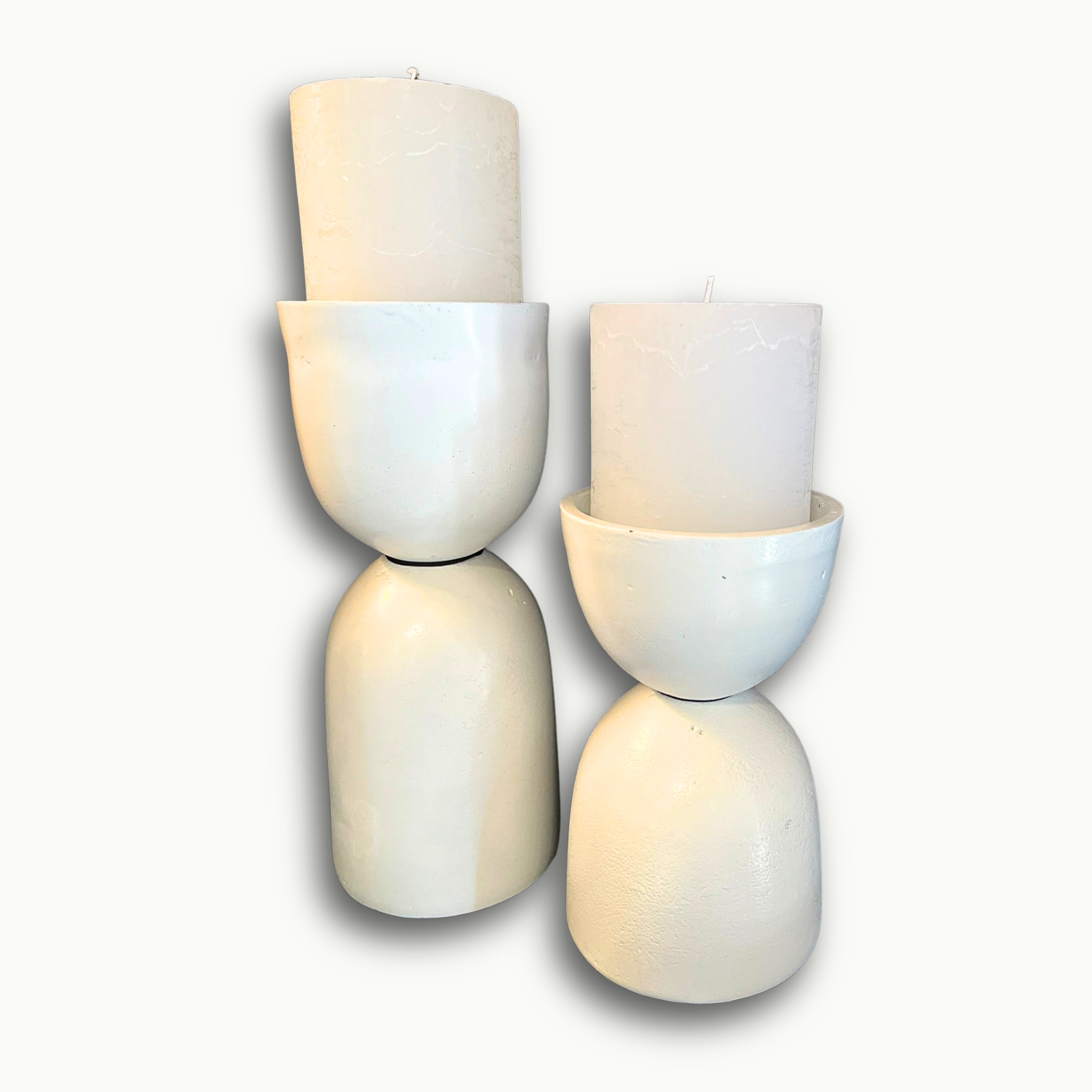 Modernes Metall Kerzenständer Set mit zwei eleganten Kerzenhaltern in unterschiedlichen Höhen