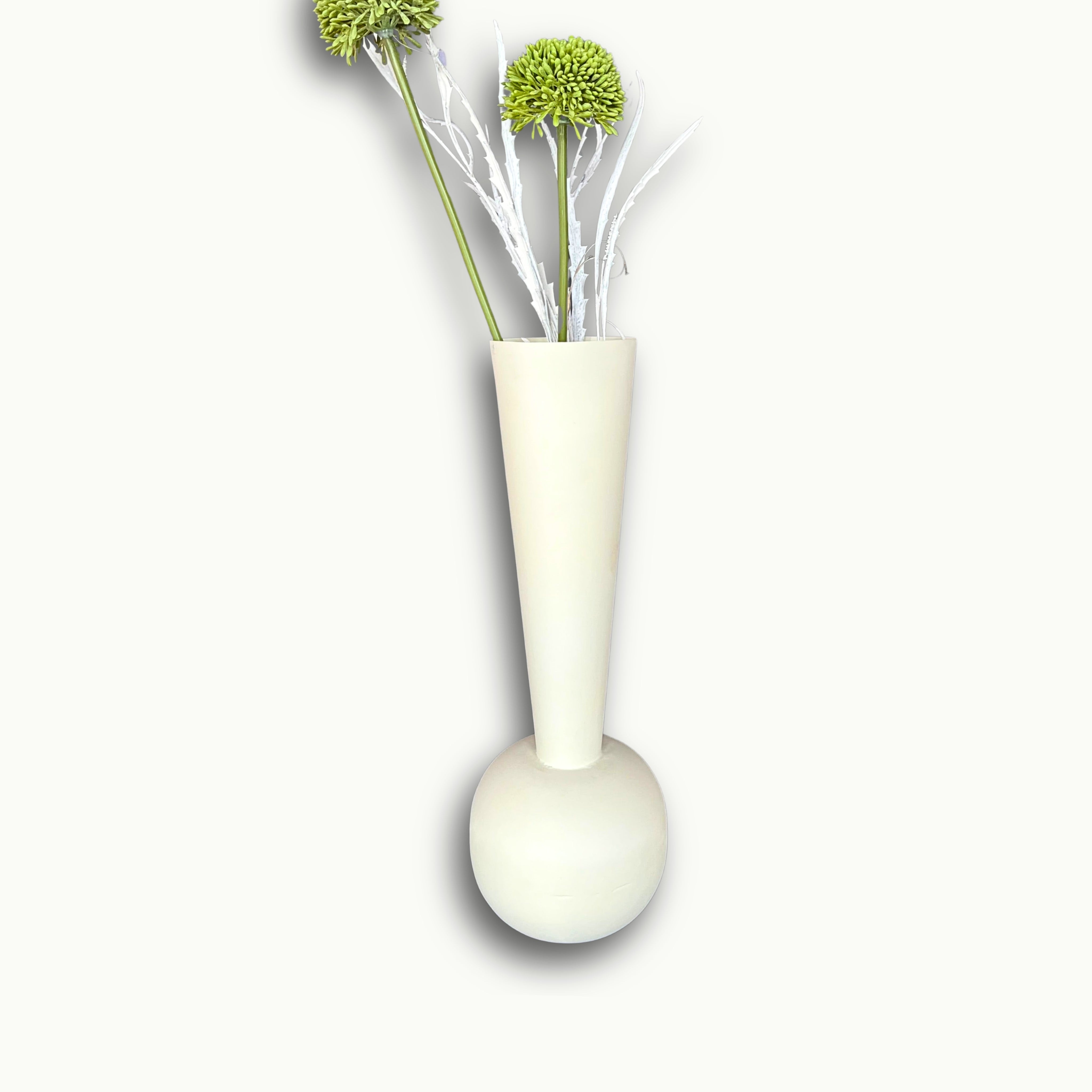 Moderne metallvase in Creme schlank.