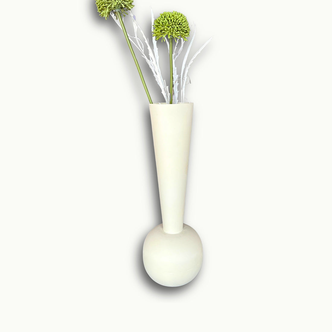 Moderne metallvase in Creme schlank.